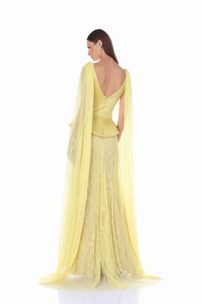 Sarı Dantel Pelerinli Abiye Elbise